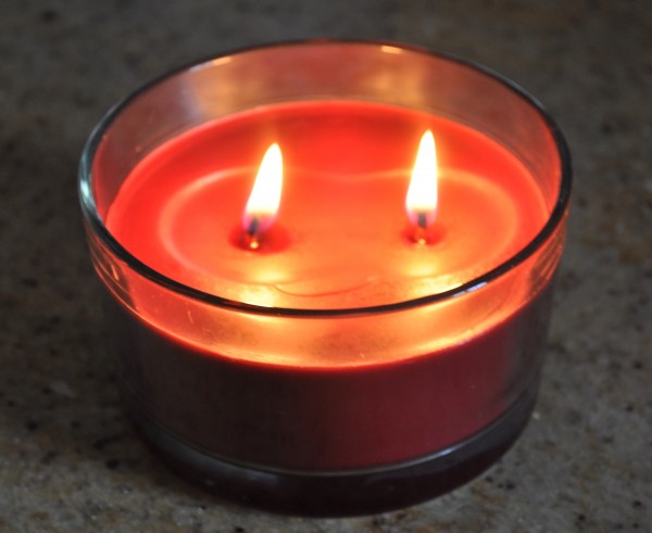 Apple and cinnamon candle