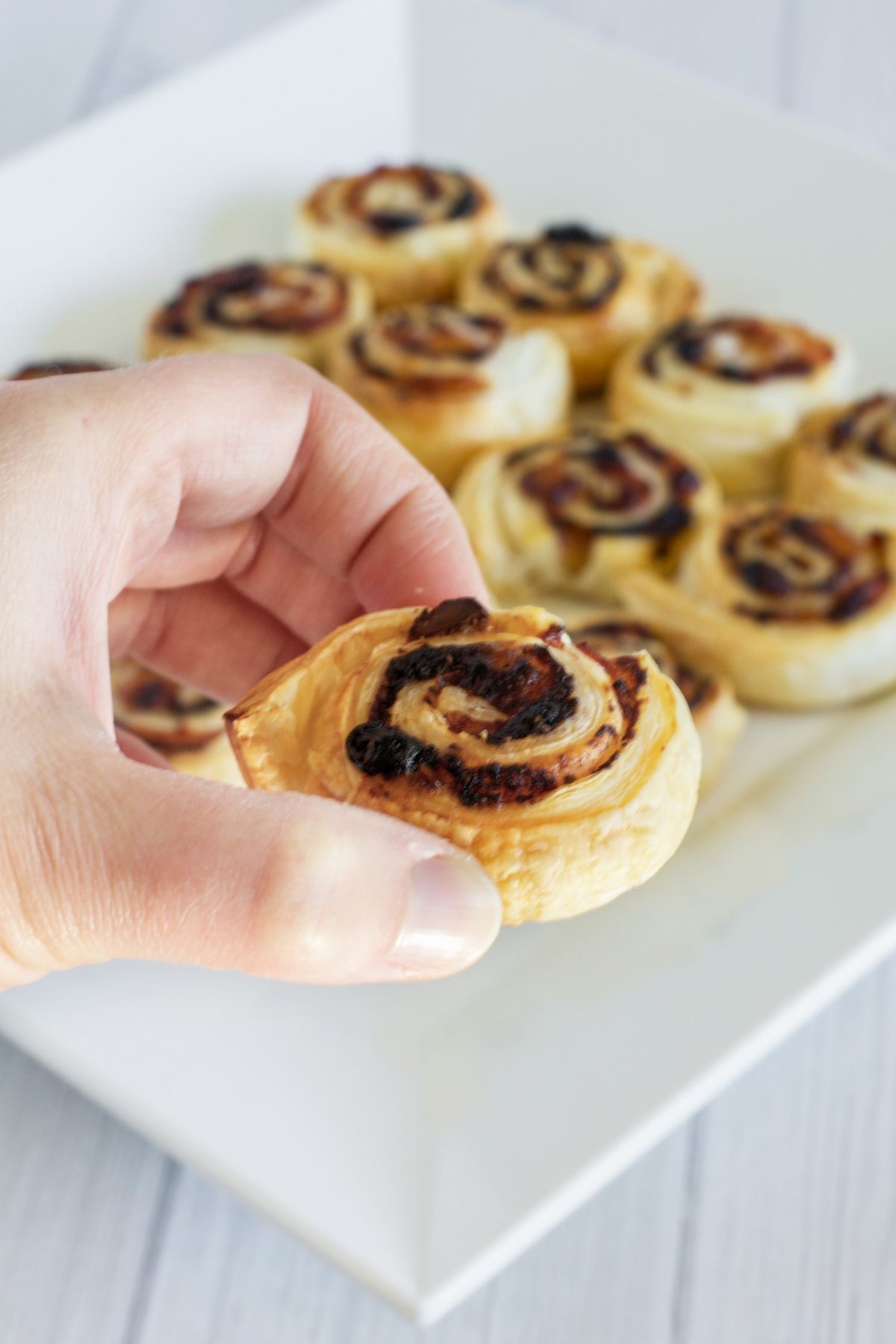 Ham and pesto party pinwheels via www.clairekcreations.com