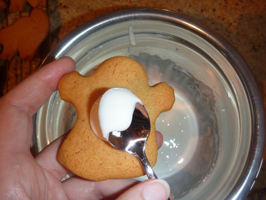 P1030028 Icing the gingerbread
