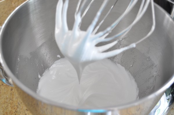 Glossy raw meringue