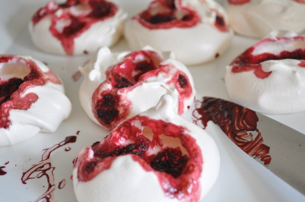 Blood-stained snow - Raspberry meringues
