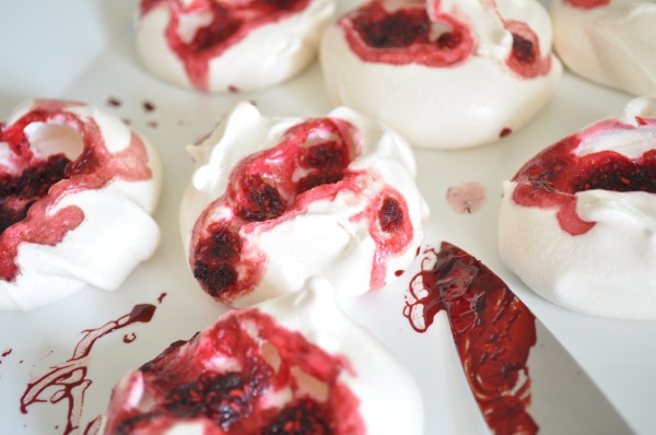 Blood-stained snow - Raspberry meringues