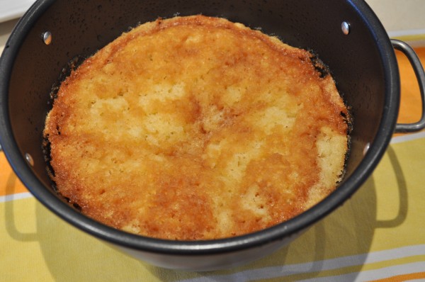 Steamed golden syrup pudding