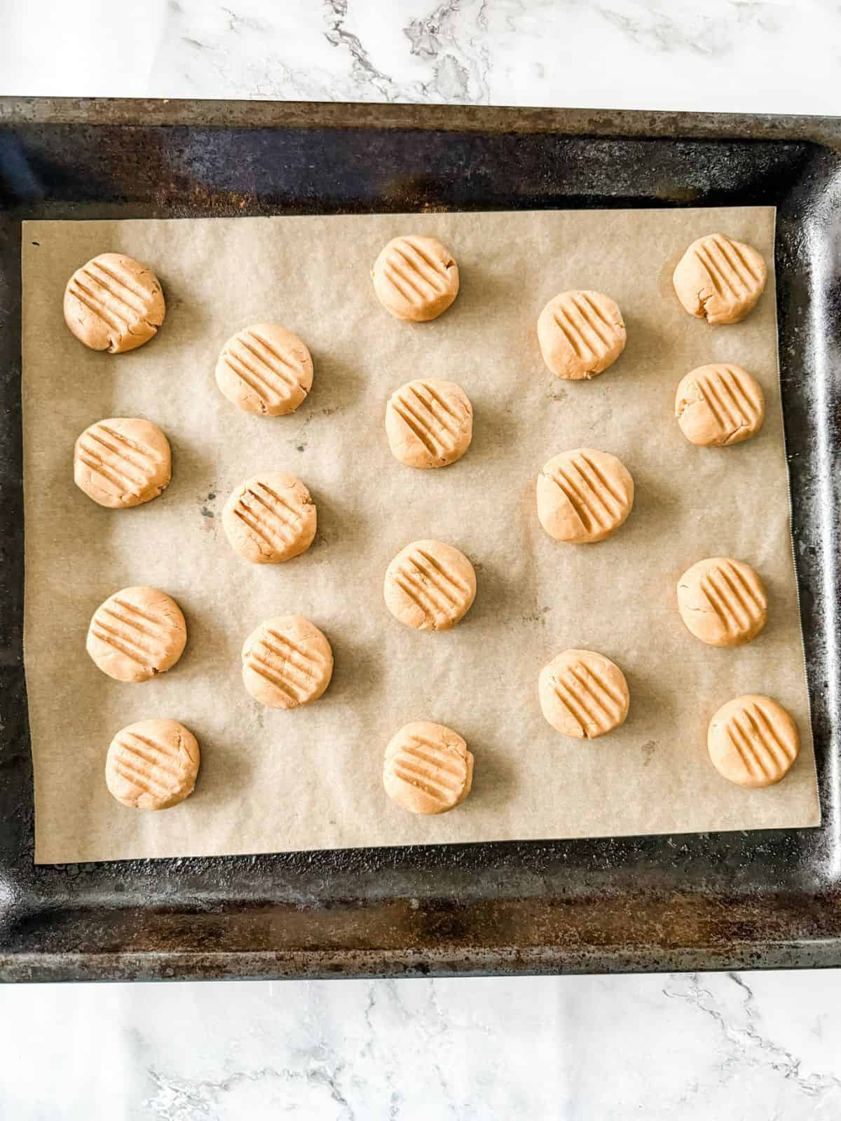 Gingernut biscuit dough balls on a tray ready to bake