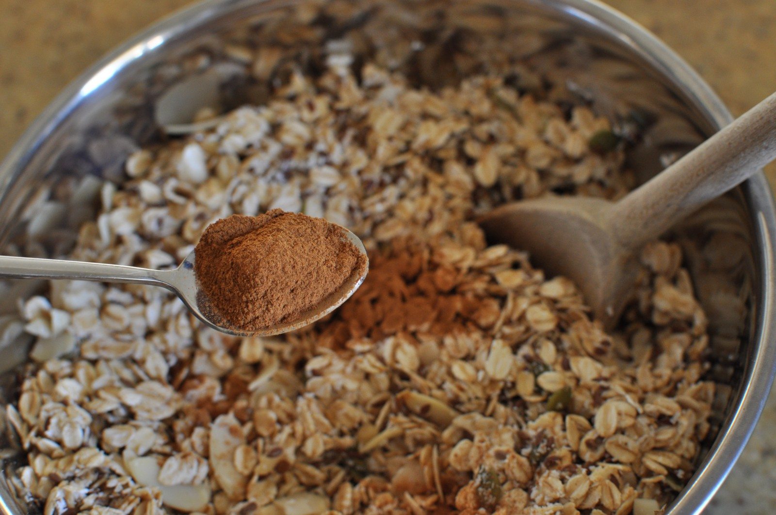 Macadamia toasted muesli (with apple juice)