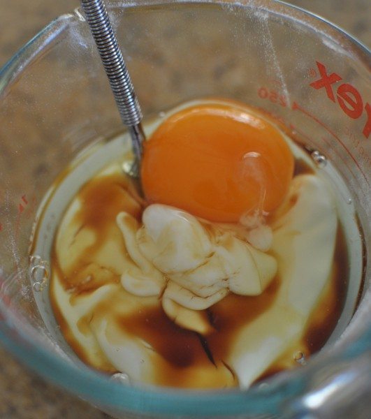 Yoghurt, egg and vanilla