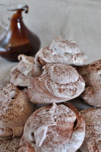 Chocolate cinnamon meringues