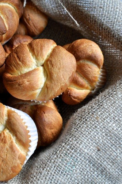 Orange and saffron brioche buns