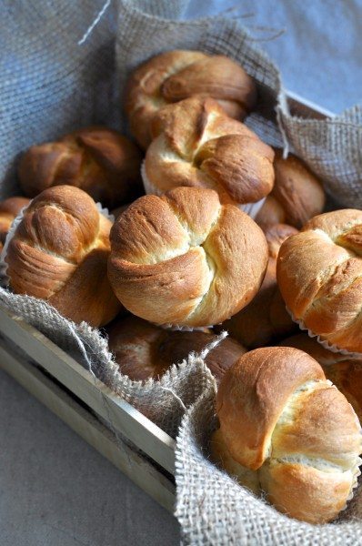 Orange and saffron brioche buns