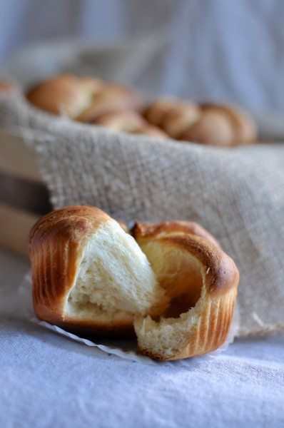 Orange and saffron brioche buns