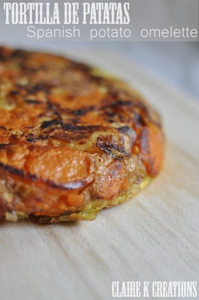 Spanish Tortilla de patatas - Spanish potato omelette via Claire K Creations www.clairekcreations.com