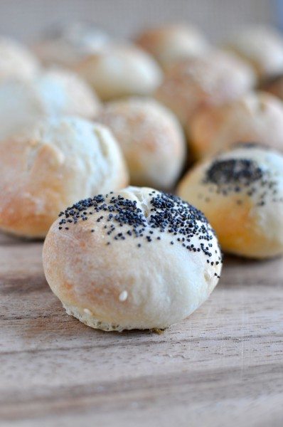 Easy dinner rolls via Claire K Creations - www.clairekcreations.com