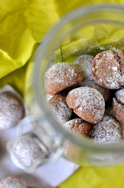 Chocolate macaroons