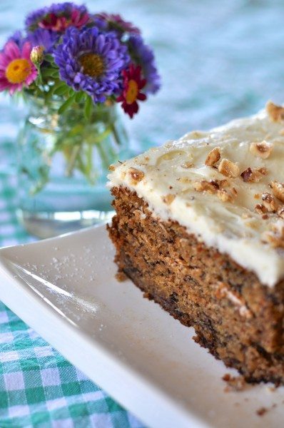 Hazelnut banana cake with cream cheese icing via www.clairekcreations.com