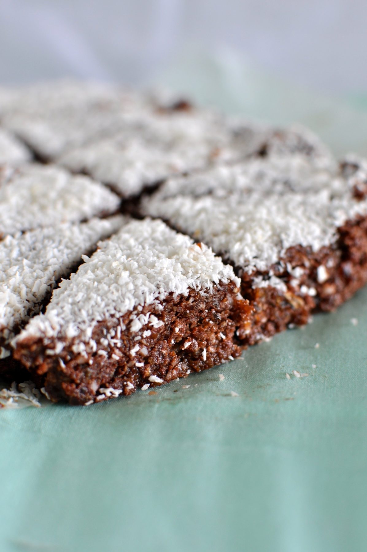 Raw macadami slice simple and quick recipe via www.clairekcreations.com