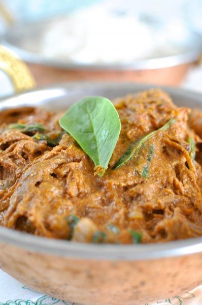 Shredded beef curry in the slow cooker via www.clairekcreations.com