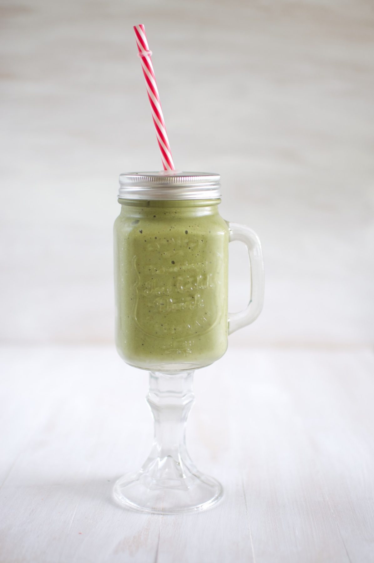 2 minute green smoothie via www.clairekcreations.com