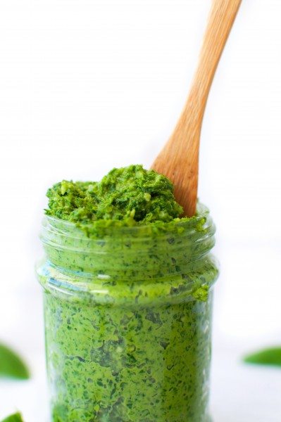 Kale pesto with macadamia via www.clairekcreations.com