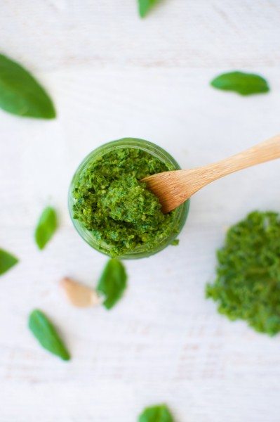 Kale pesto with macadamia via www.clairekcreations.com