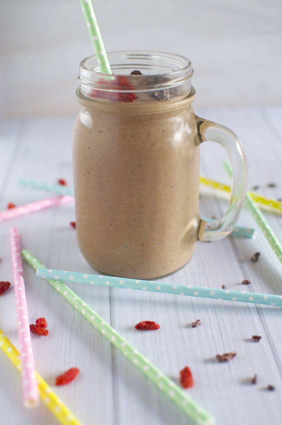 The best ever healthy chocolate smoothie via www.clairekcreations.com