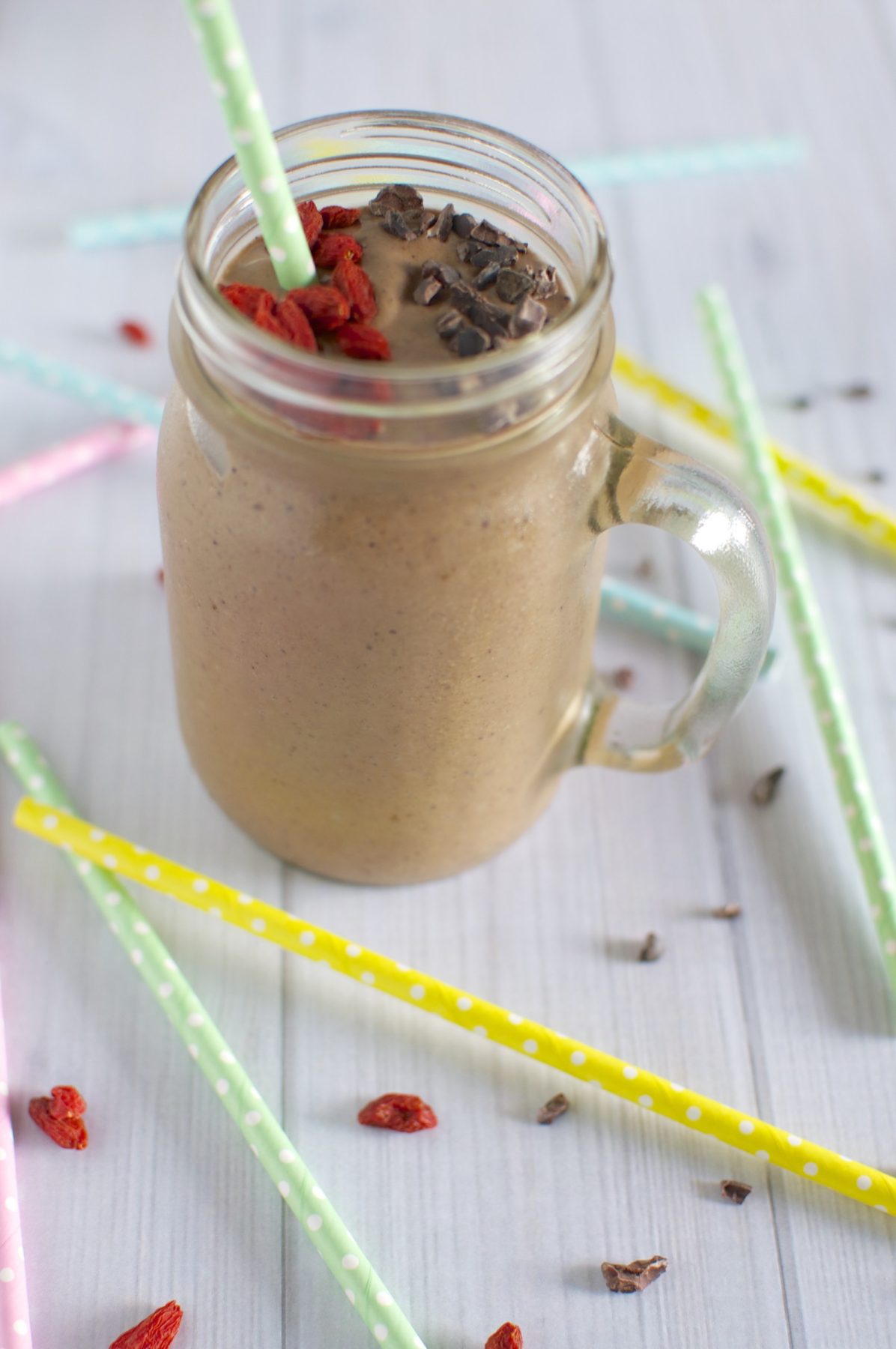 The best ever healthy chocolate smoothie via www.clairekcreations.com