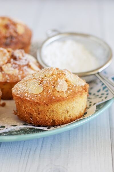 Passionfruit and white chocolate friands via www.clairekcreations.com