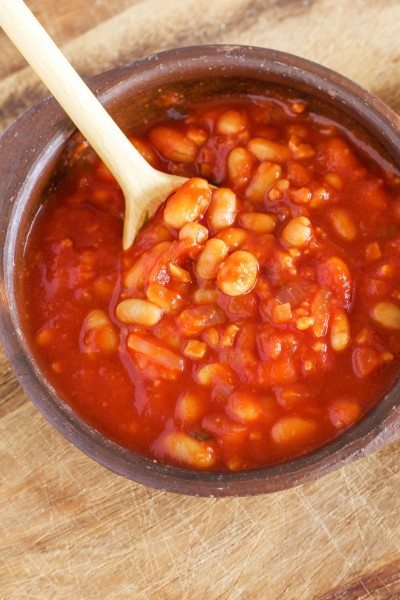 Easy baked beans via www.clairekcreations.com