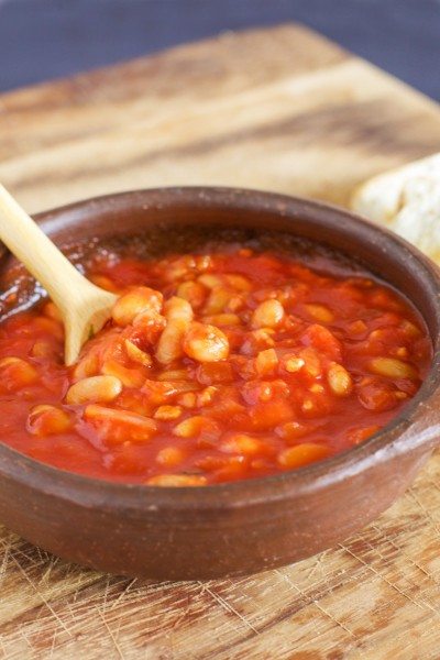 Easy baked beans via www.clairekcreations.com