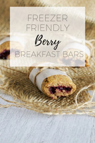 Freezer friendly berry breakfast bars via www.clairekcreations.com