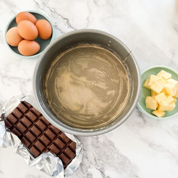 Greased round springform cake tin - how to grease and line a round cake tin