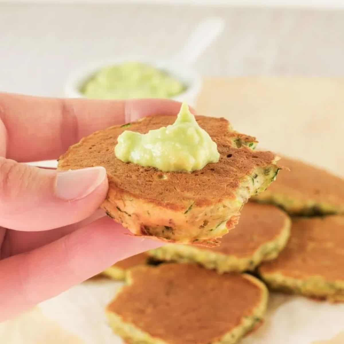 Zucchini fritters (with avocado yoghurt sauce)