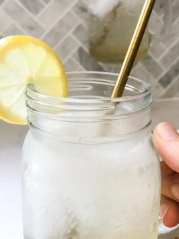 Easy homemade lemon cordial recipe (1)