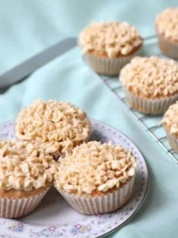 Banana cupcakes with honey cinnamon cupcakes