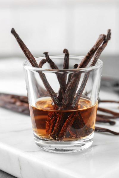 How to make homemade vanilla extract - learn which alcohol to use including which brand of vodka for homemade vanilla