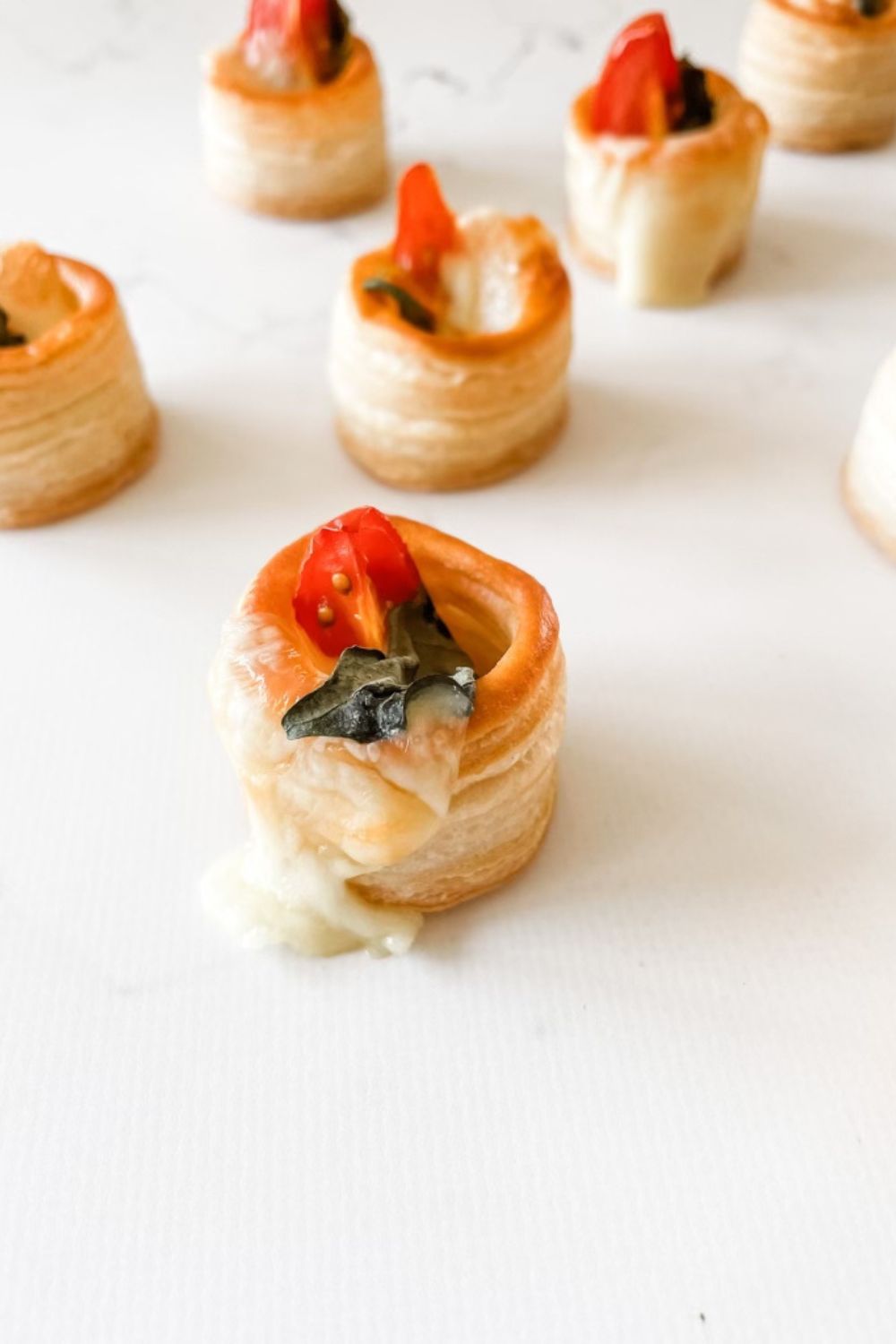 Easy Christmas vol-au-vent recipe (tomato + cheese) fresh out of the oven