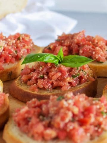 Best easy tomato bruschetta recipe (no chopping)