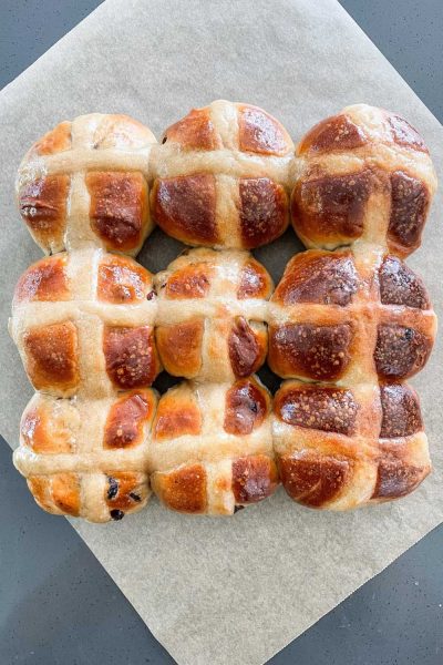 Best soft fluffy hot cross buns recipe (with sourdough)