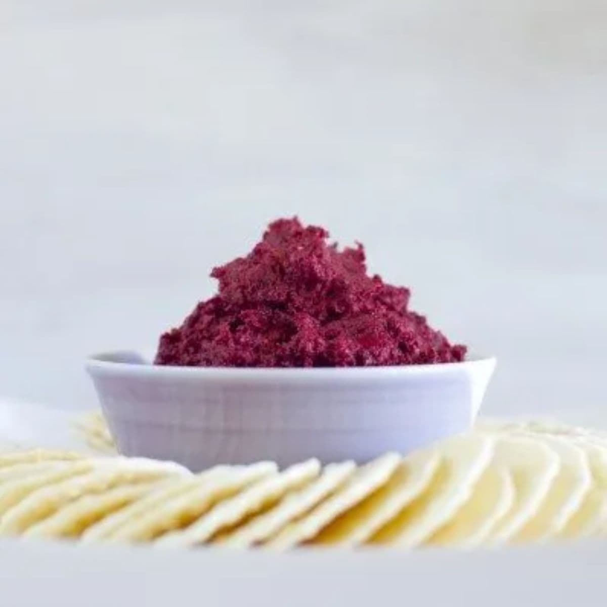 Beetroot dip with walnuts
