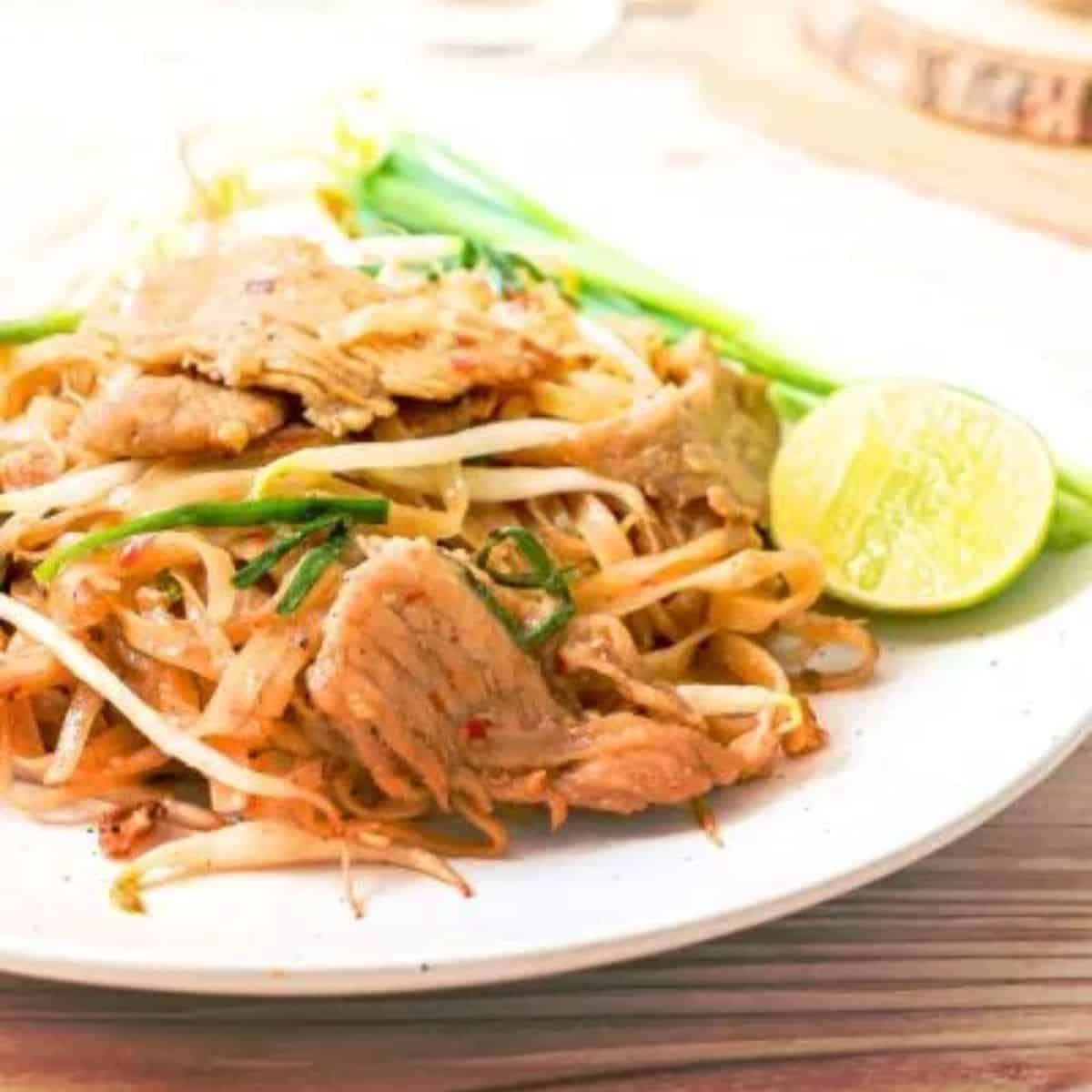 Low calorie pad thai chicken