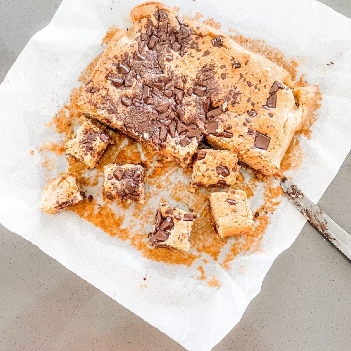 Gluten free blondies with chocolate chunks
