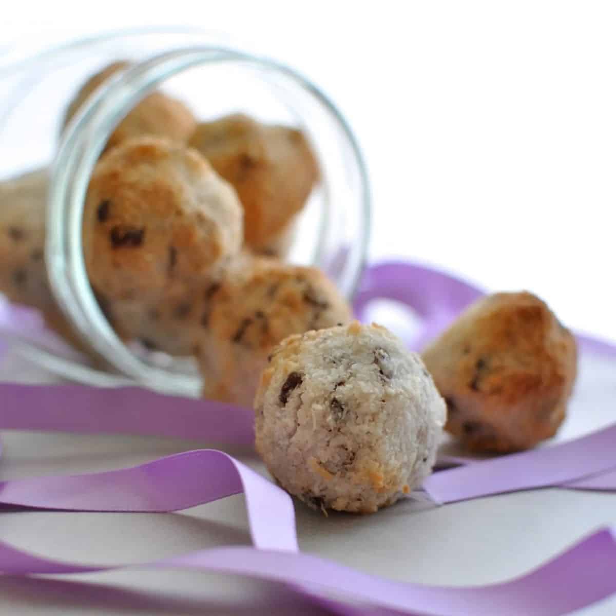 Chocolate chip macaroons