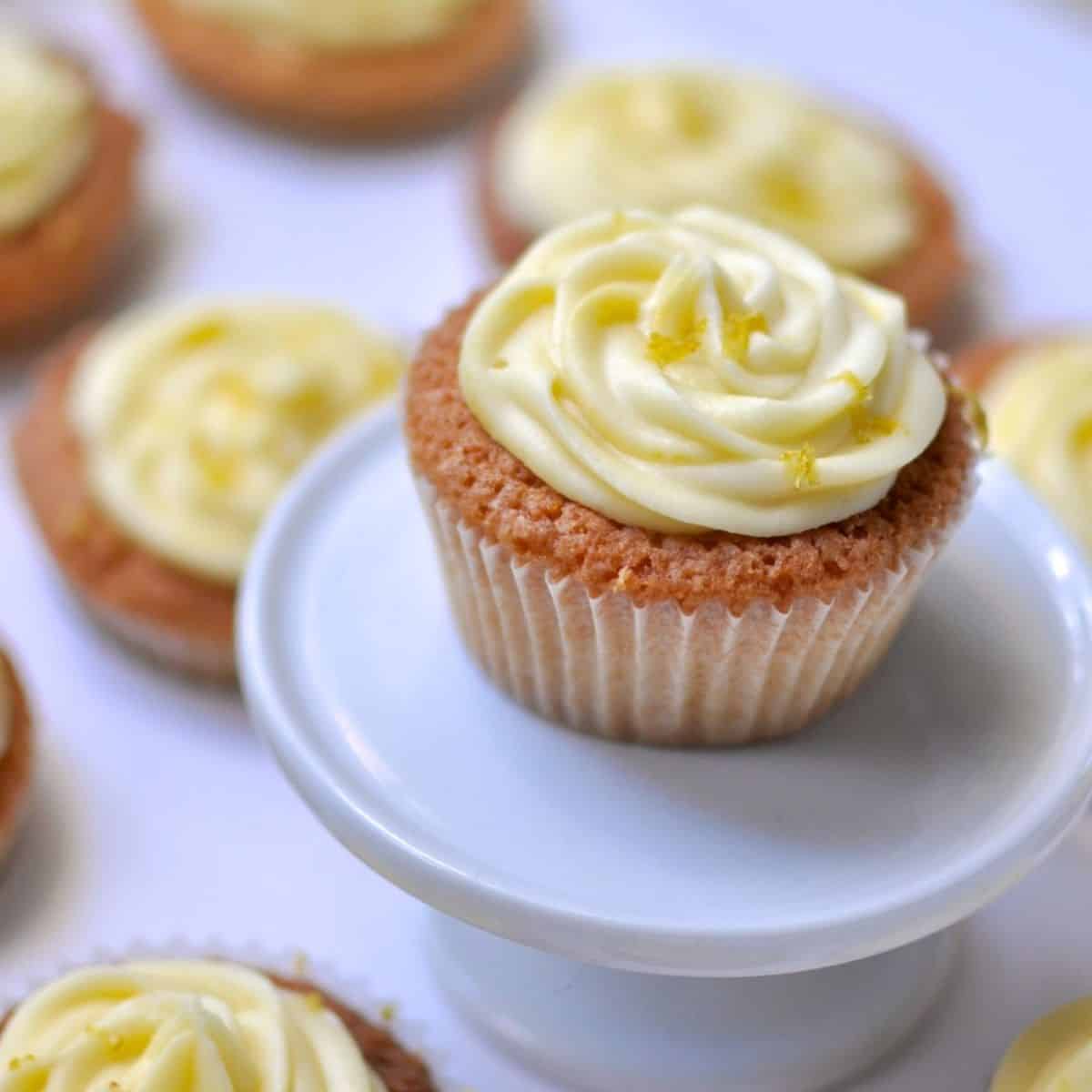Lemon cupcakes with lemon curd filling